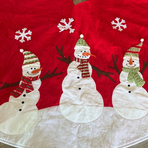 Festive Snowman Red Tree Skirt - Picture 2 of 2